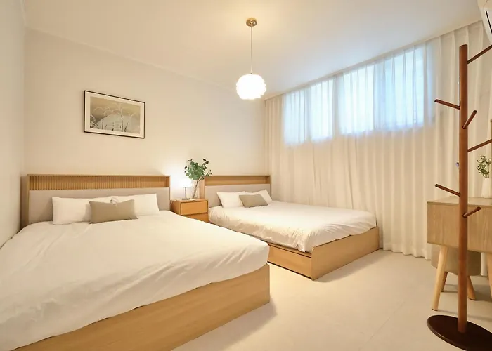 Apartment Nook Gangnam #4min To Seonjeongneung#4 Double Beds #선정릉역 도보 4분#공항버스이용편리#호텔급 침구#각 방 에어컨 #무료 Wi-fi#최대8인#2025년올리모델링#세탁건조기 Seoul
